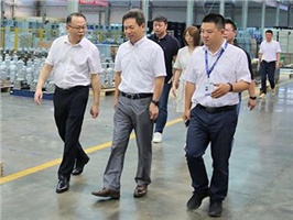 施耐德中國區(qū)副總裁紀(jì)寶先生一行蒞臨威勝電氣參觀交流 施耐德中國區(qū)副總裁紀(jì)寶先生一行蒞臨威勝電氣參觀交流