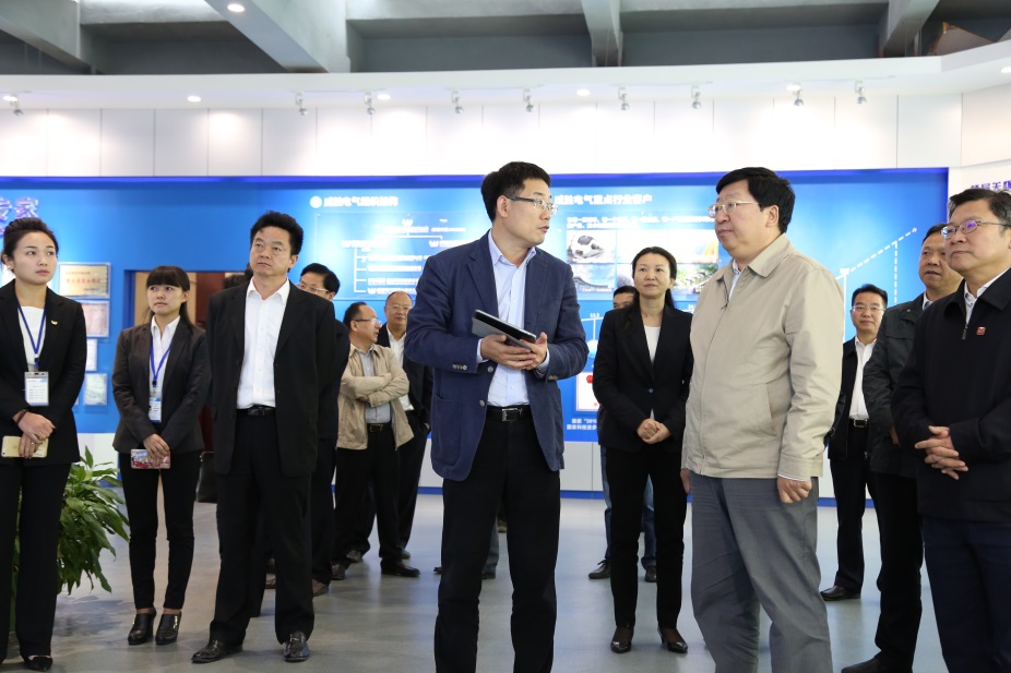 湖南省委常委、省人民政府常務副省長陳向群一行蒞臨威勝電氣產業園